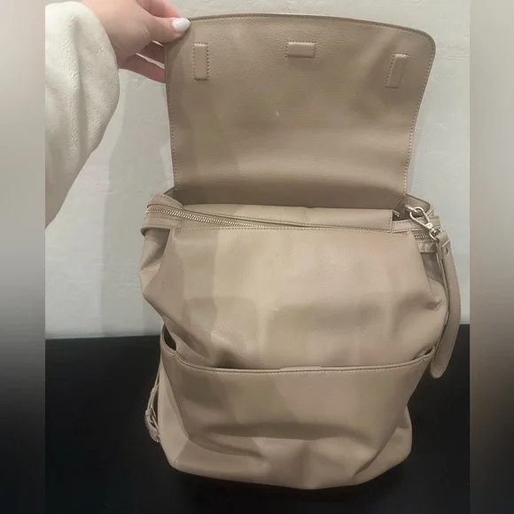 Mina Baie Kinney Backpack Vegan Full in Sand - Picture 11 of 16